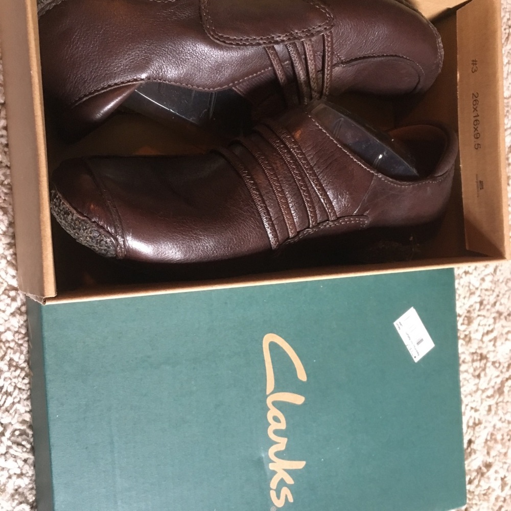 NWT Clark’s brown slip-on, size 6M